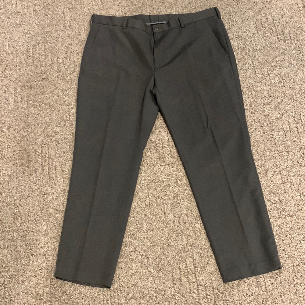 24. Van Heusen Traveler Men’s Dress Pants 40 x 30